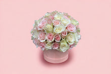 Load image into Gallery viewer, Mums Rose Box
