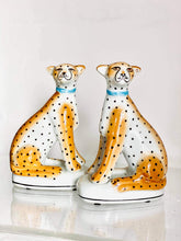Load image into Gallery viewer, Ceramic Sitting Leopards
