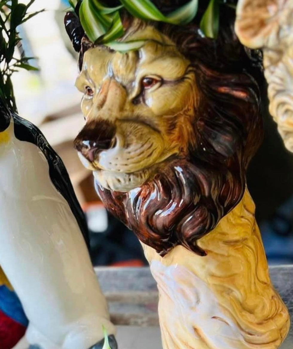 Lion vase