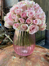 Load image into Gallery viewer, Mums Rose Vase
